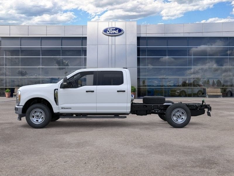 2025 Ford F-350 Super Duty Chassis Cab XL - Photo 5