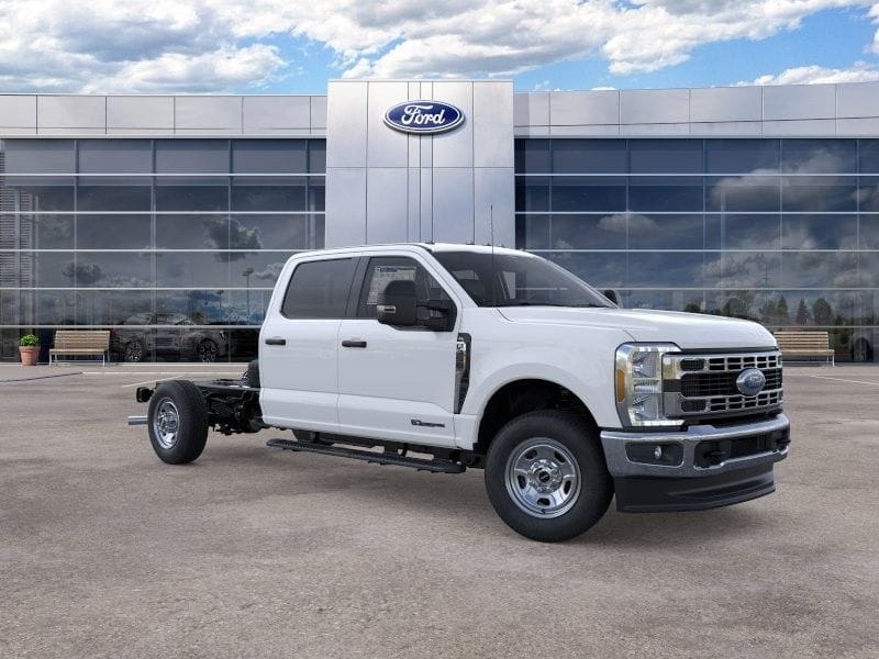 2025 Ford F-350 Super Duty Chassis Cab