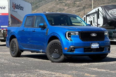 1 image of 2025 Ford Maverick Lobo Standard