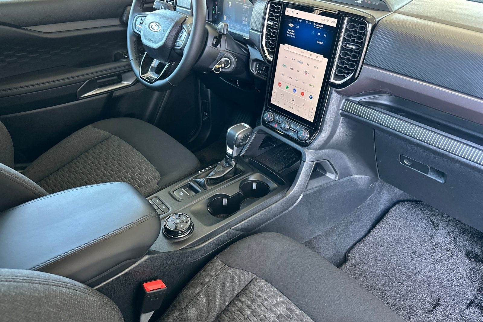 2025 Ford Ranger XLT - Photo 14