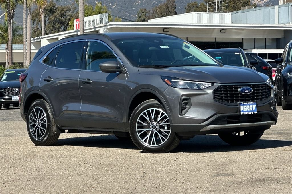 2025 Ford Escape PHEV's photo