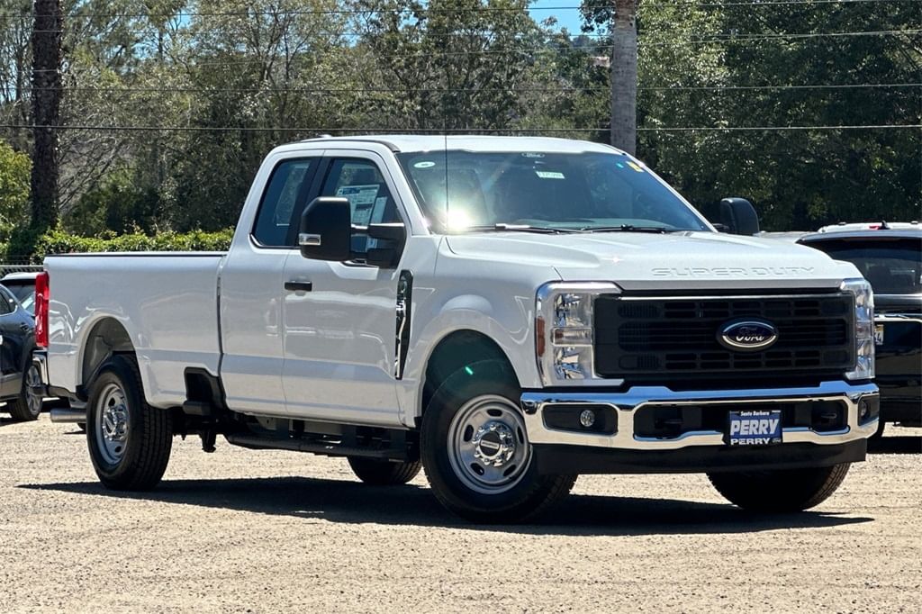 2025 Ford F-250 Super Duty XL's photo