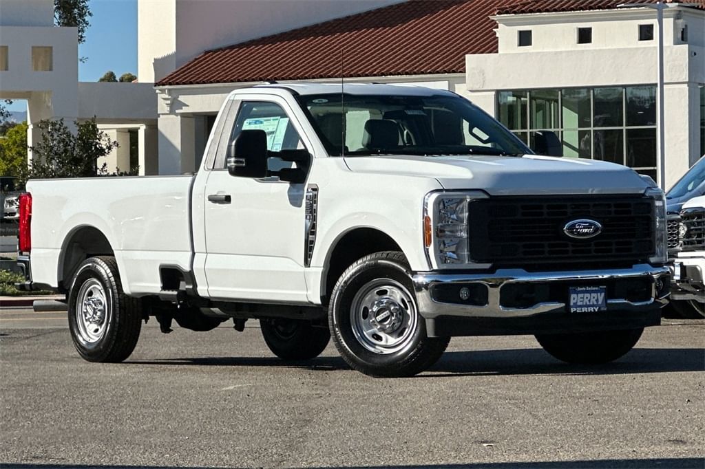 2025 Ford F-250 Super Duty XL's photo