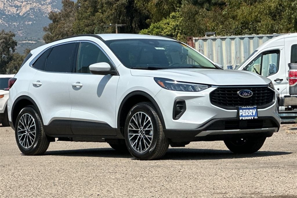 2025 Ford Escape PHEV's photo