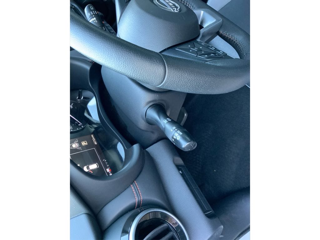 19 thumbnail image of  2023 Nissan Kicks SR