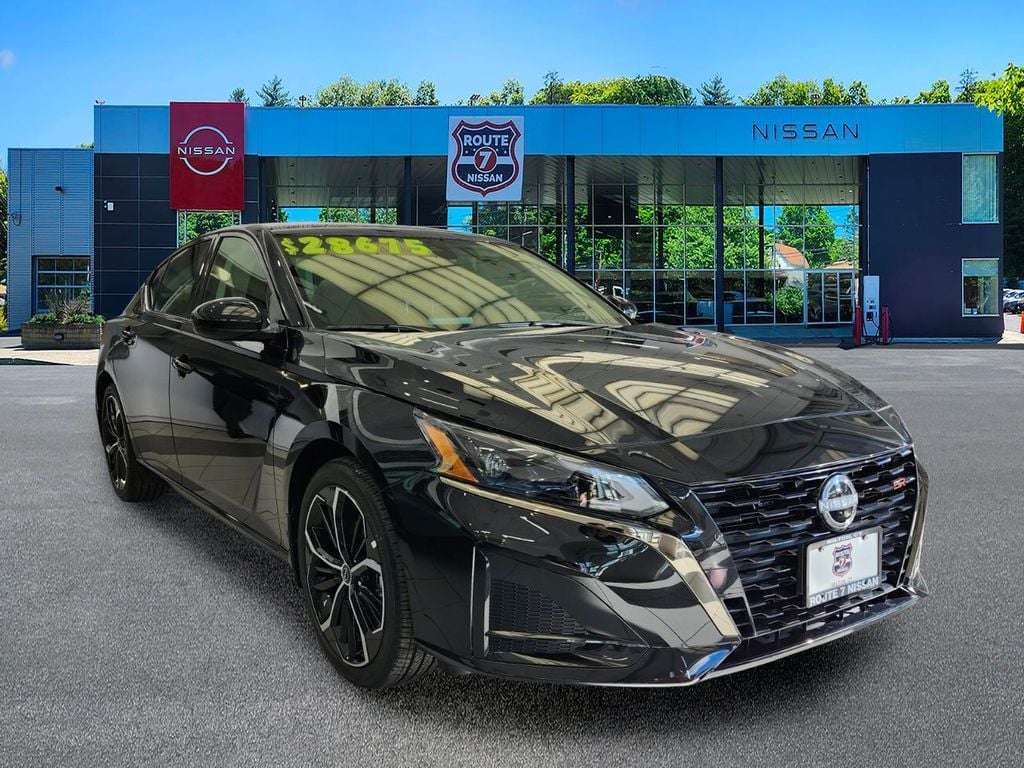 2025 Nissan Altima SR - Photo 3