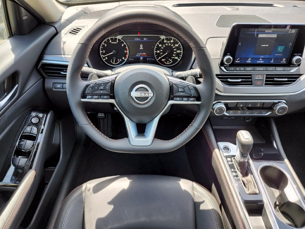 2025 Nissan Altima SR - Photo 9