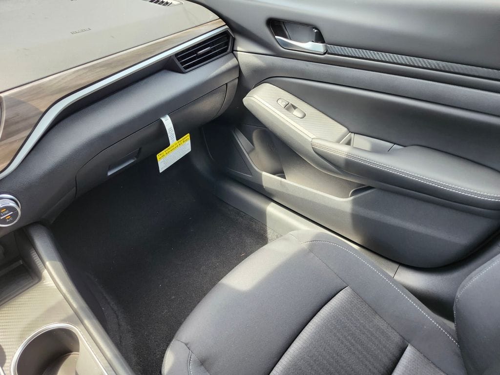 2025 Nissan Altima SV - Photo 10