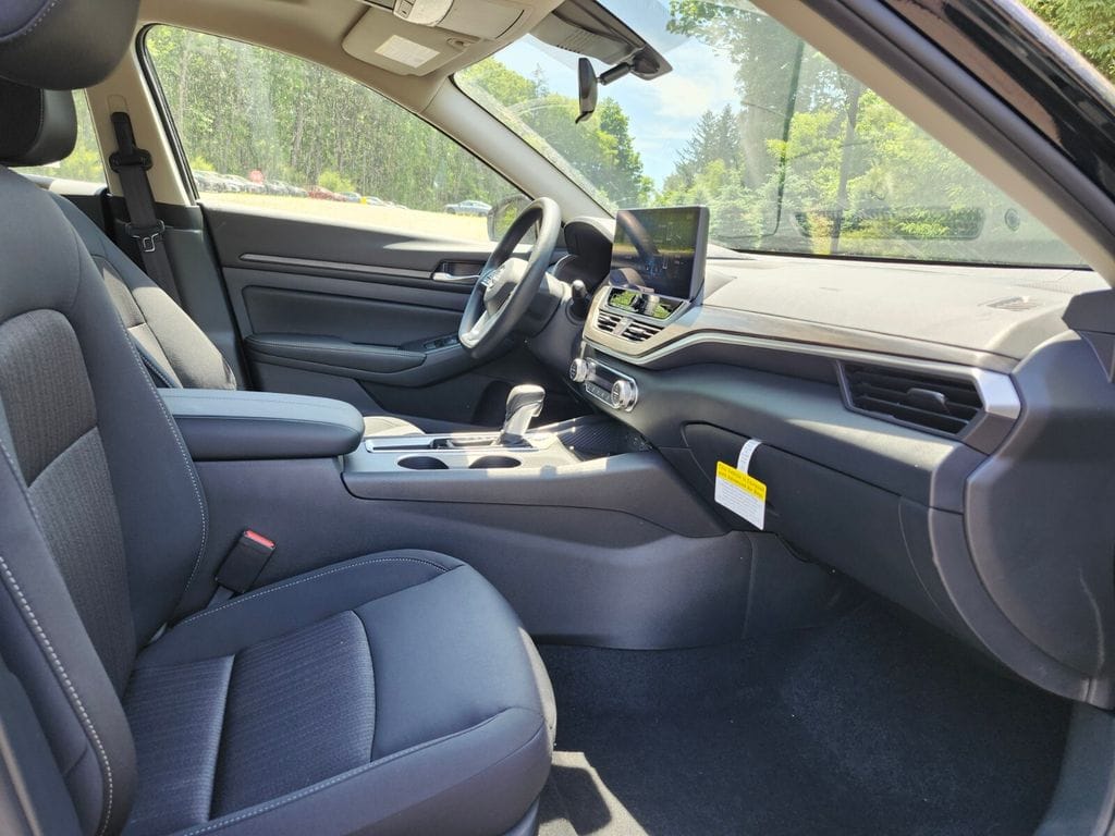 2025 Nissan Altima SV - Photo 8