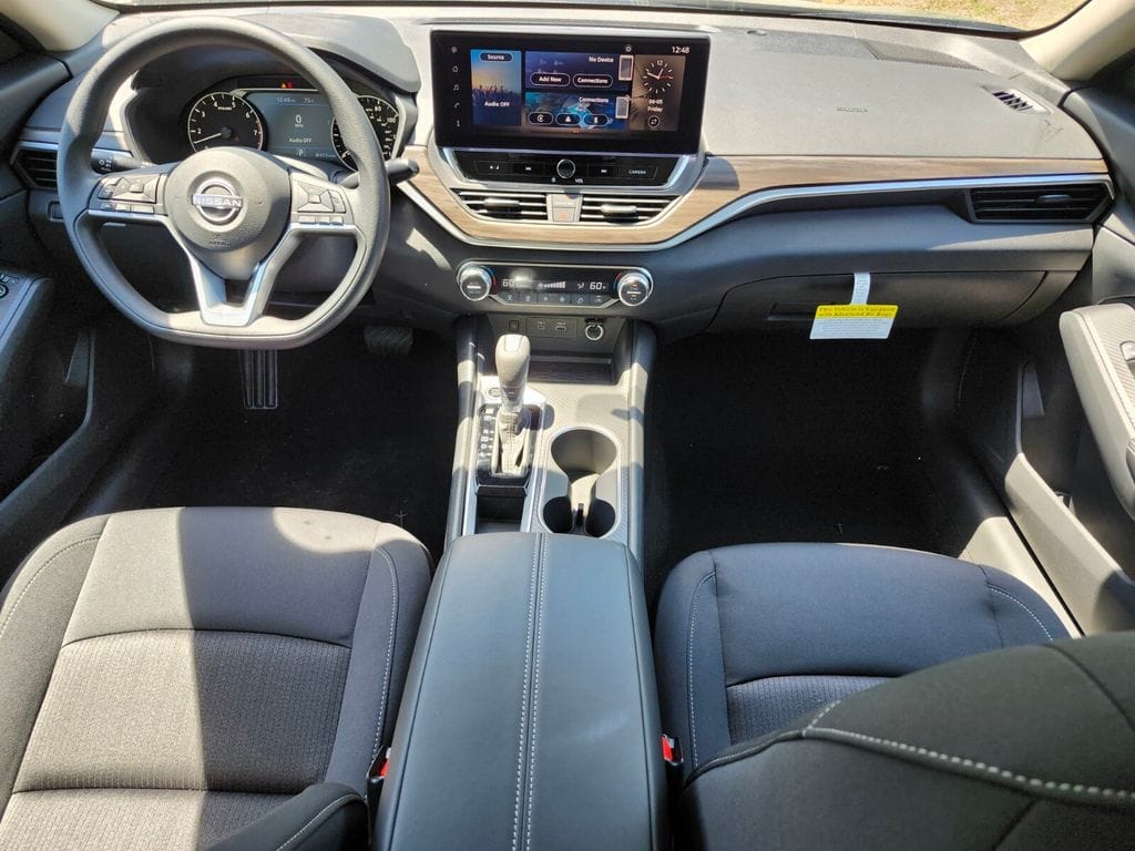 2025 Nissan Altima SV - Photo 9