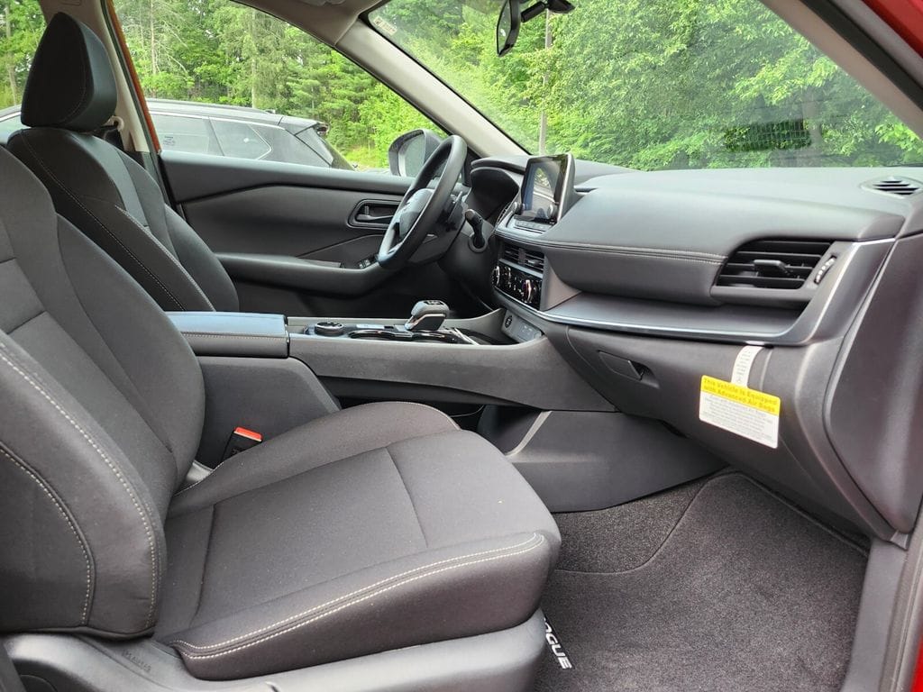 2025 Nissan Rogue S - Photo 9