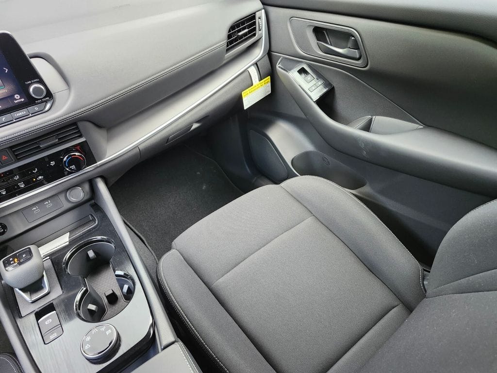 2025 Nissan Rogue S - Photo 13