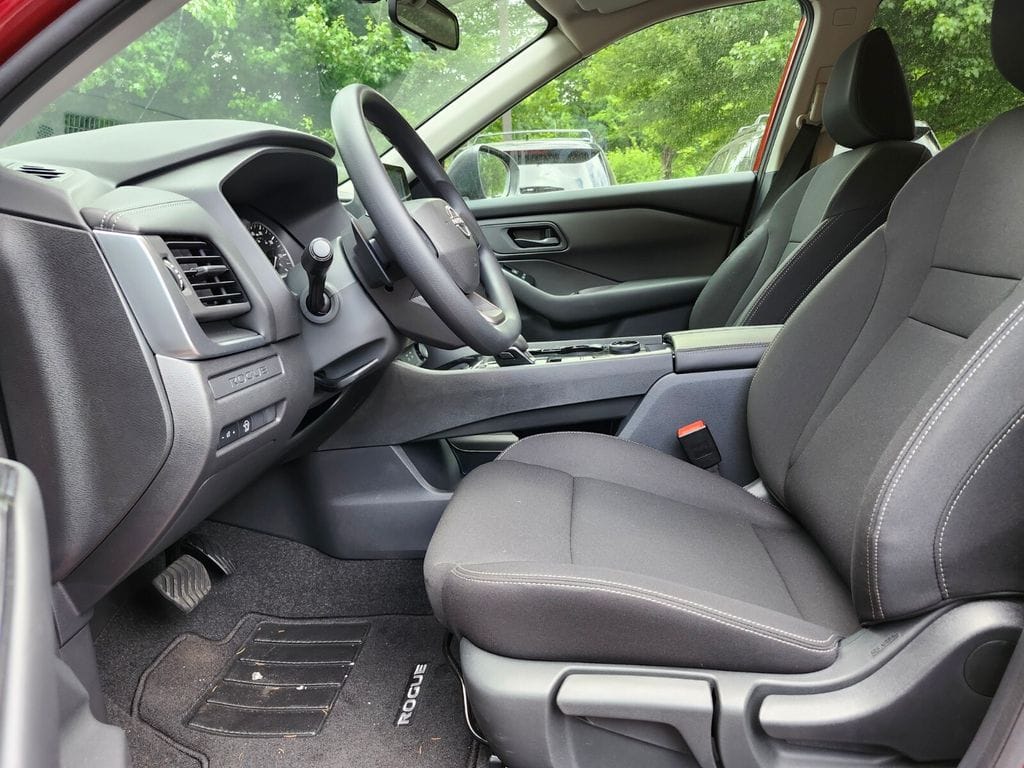 2025 Nissan Rogue S - Photo 16