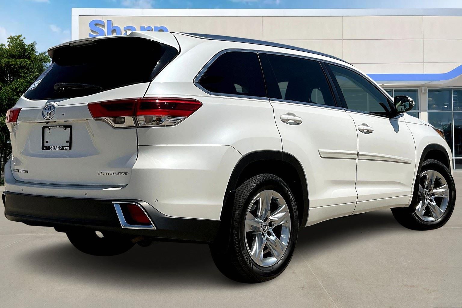 Used 2017 Toyota Highlander Limited with VIN 5TDDZRFHXHS425713 for sale in Kansas City