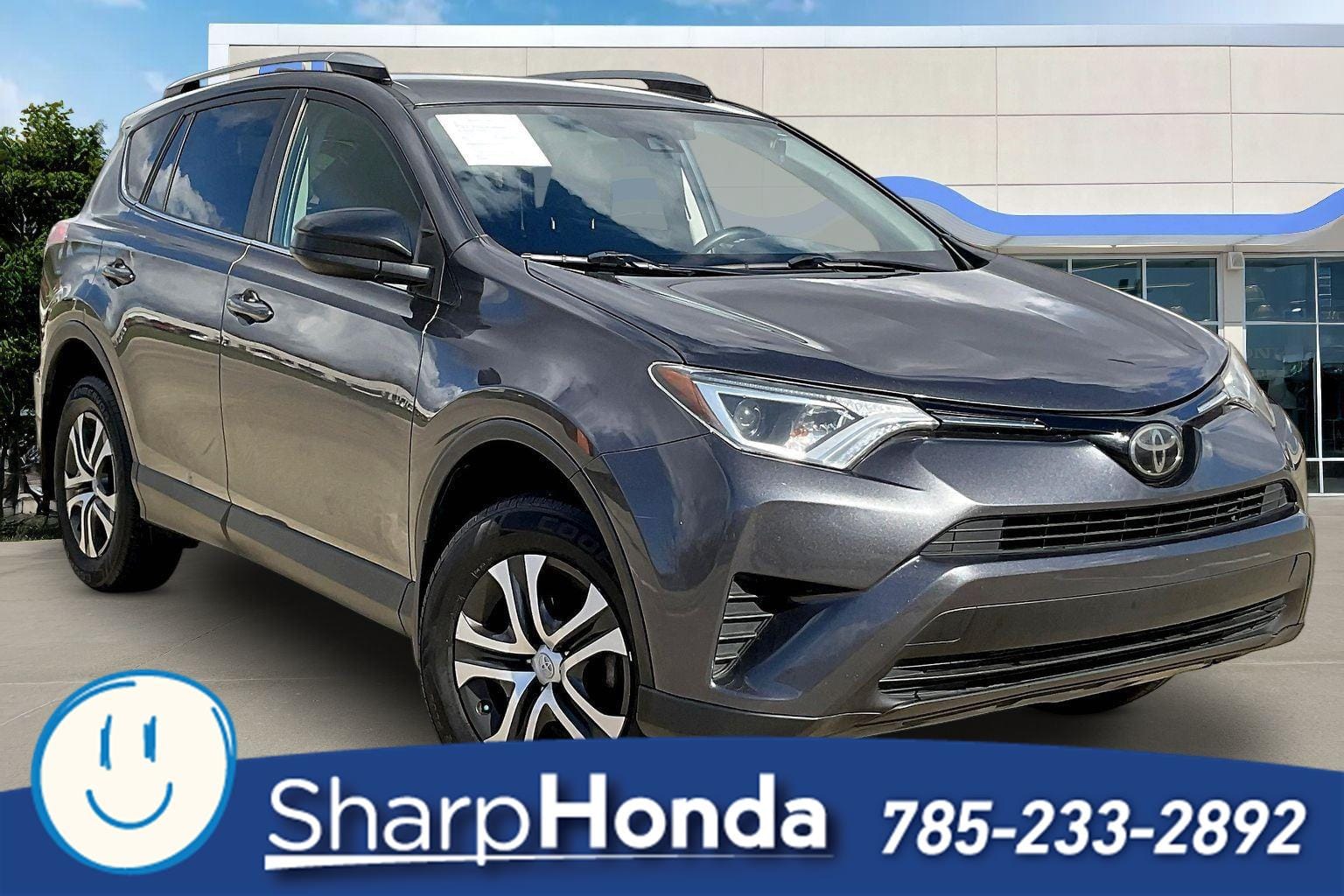 2017 Toyota RAV4 LE's photo