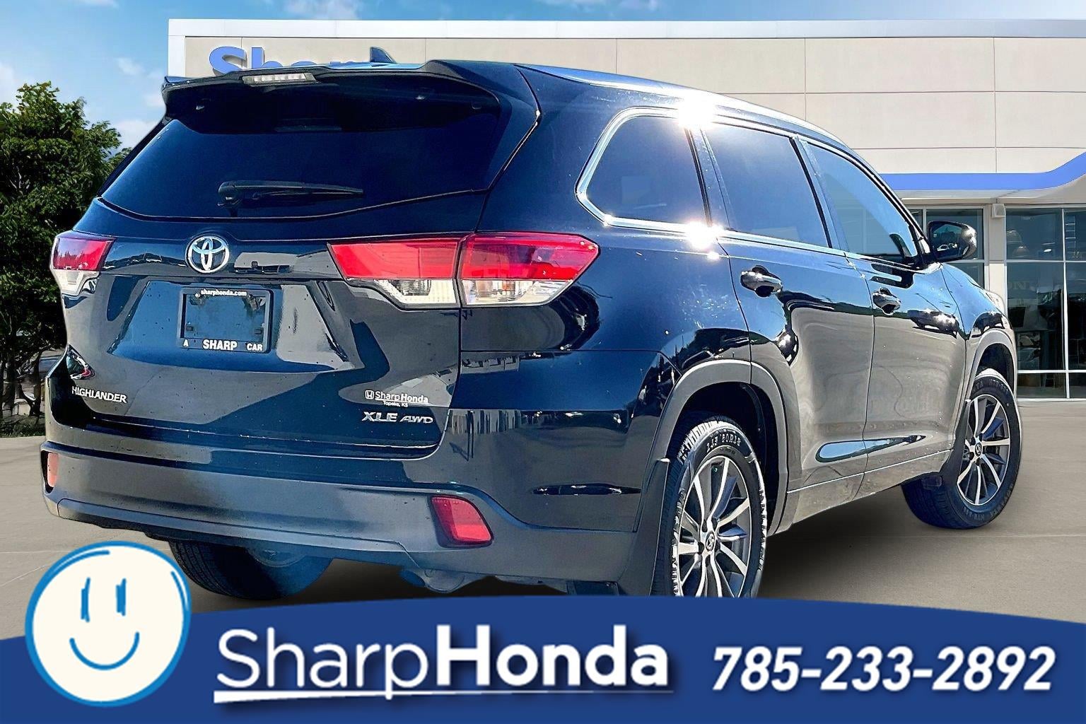 Used 2018 Toyota Highlander XLE with VIN 5TDJZRFH3JS806974 for sale in Kansas City