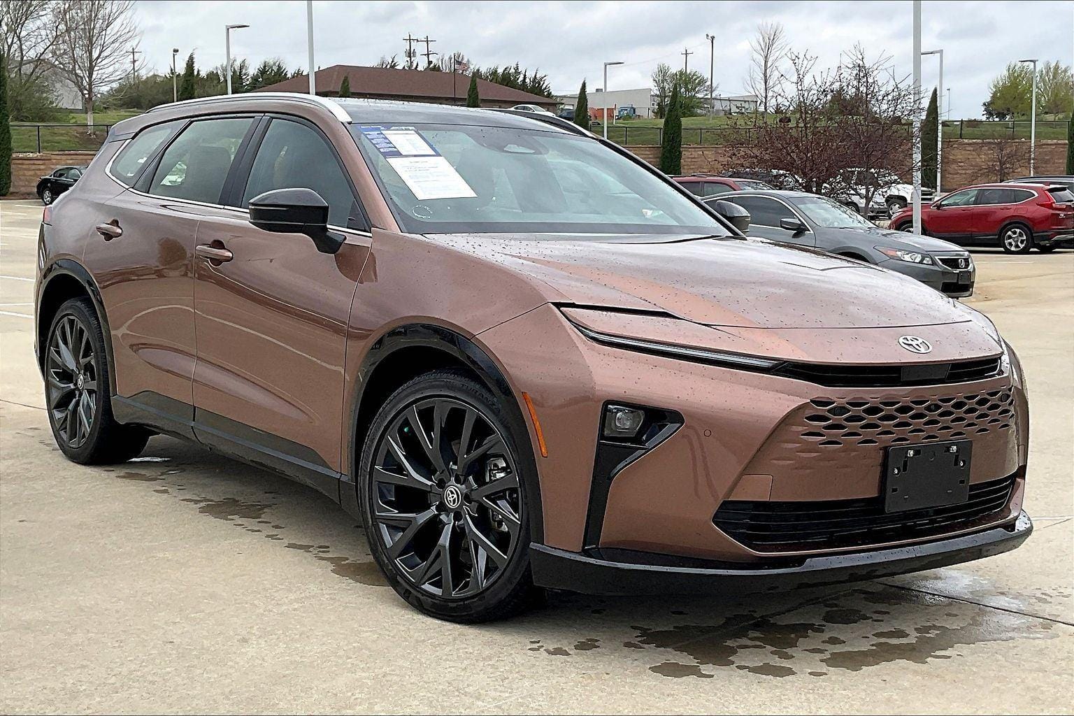 Used 2025 Toyota Crown Signia Limited with VIN JTDACAAJ1S3020428 for sale in Kansas City