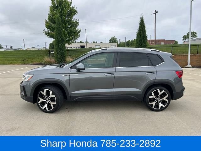 Used 2022 Volkswagen Taos SEL with VIN 3VV2X7B27NM018075 for sale in Kansas City