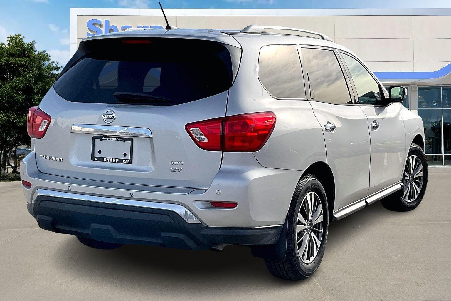 Used 2017 Nissan Pathfinder SV with VIN 5N1DR2MM9HC912101 for sale in Kansas City