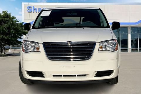 2010 Chrysler Town & Country LX