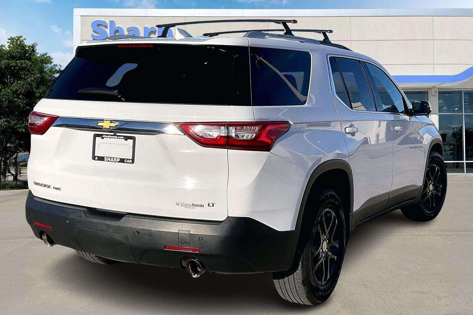 Used 2018 Chevrolet Traverse 1LT with VIN 1GNEVGKW8JJ192336 for sale in Kansas City