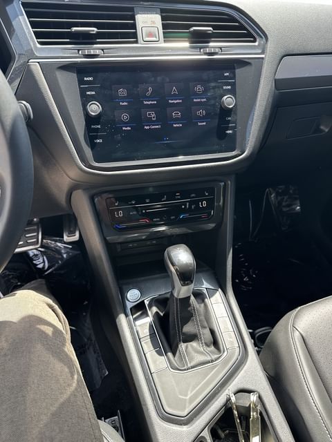 2023 Volkswagen Tiguan SE R-Line Black photo 2