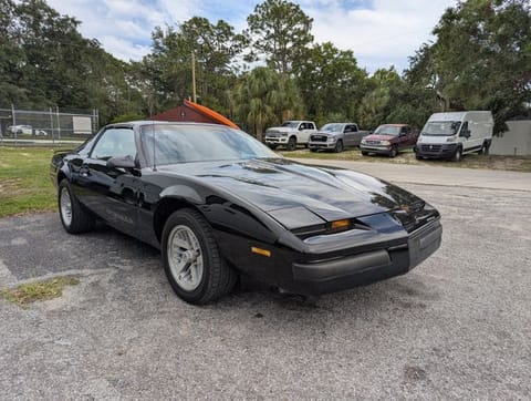 1 image of 1989 Pontiac Firebird Base