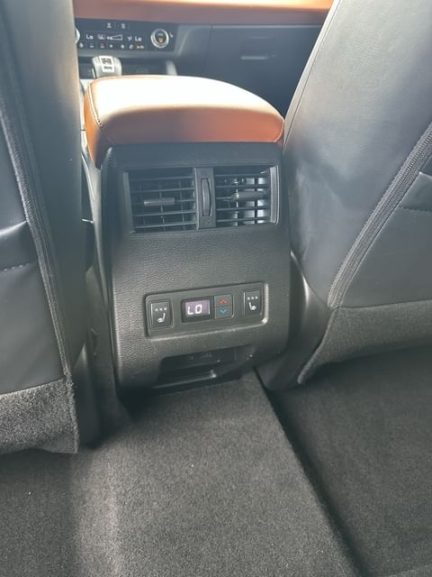 2022 Mitsubishi Outlander SEL photo 2