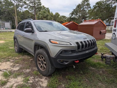 1 image of 2014 Jeep Cherokee Trailhawk