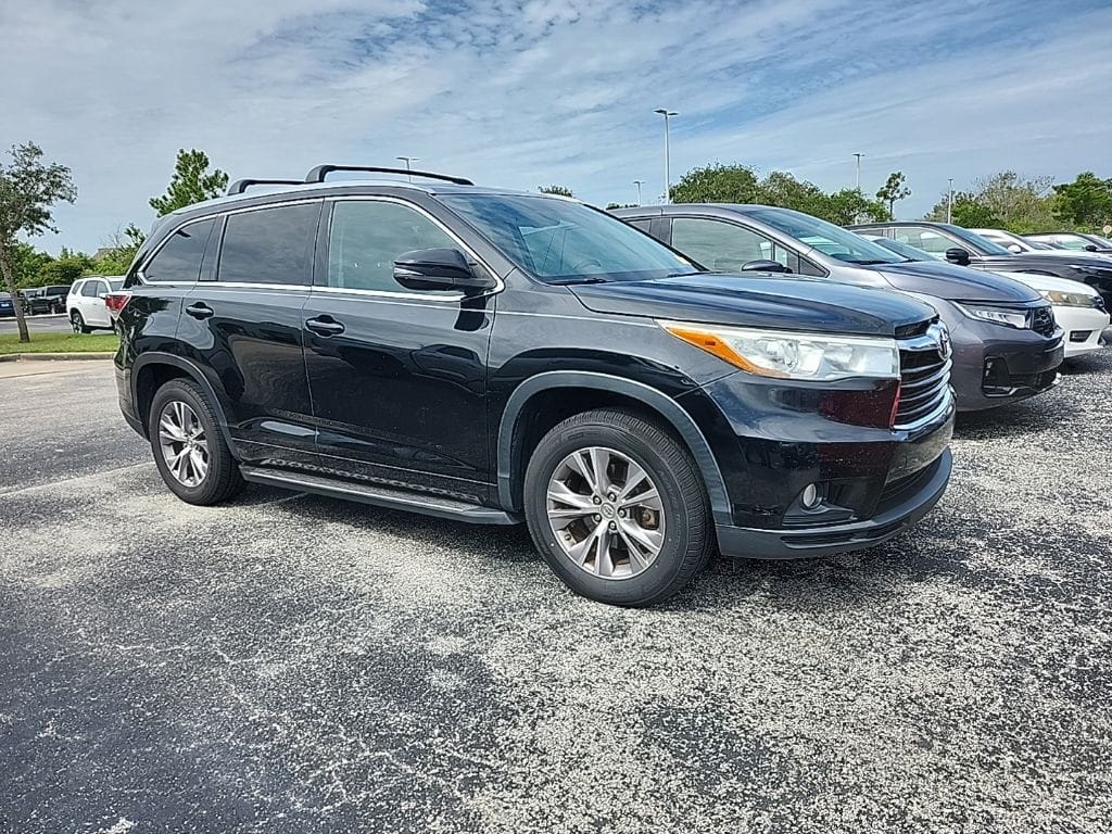 Used 2015 Toyota Highlander XLE with VIN 5TDKKRFH6FS085937 for sale in Cocoa, FL