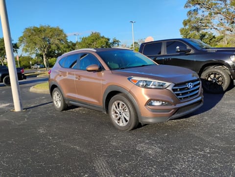 1 image of 2016 Hyundai Tucson SE