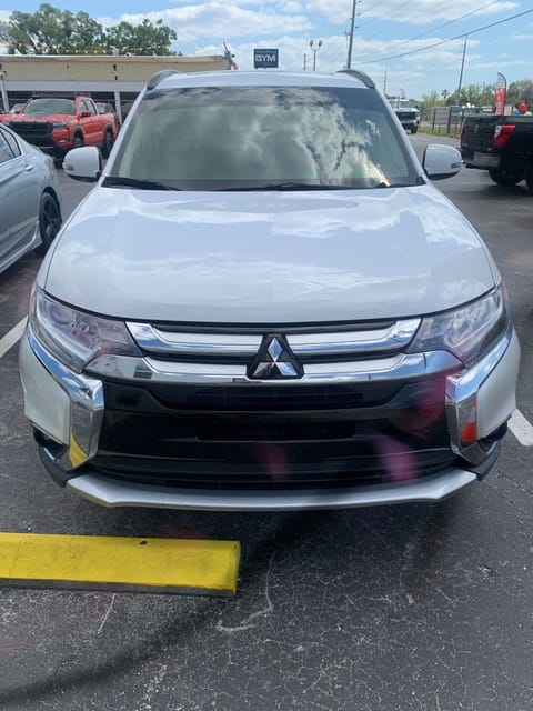 1 image of 2016 Mitsubishi Outlander SEL