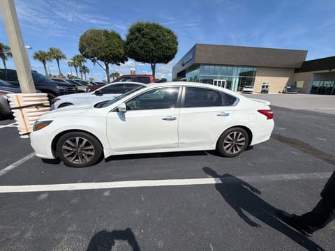 1 image of 2017 Nissan Altima 2.5 SL
