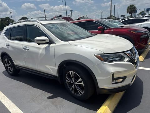 1 image of 2017 Nissan Rogue SL