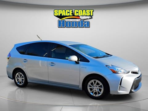 1 image of 2017 Toyota Prius v Four