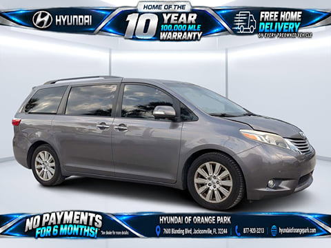 1 image of 2017 Toyota Sienna Limited