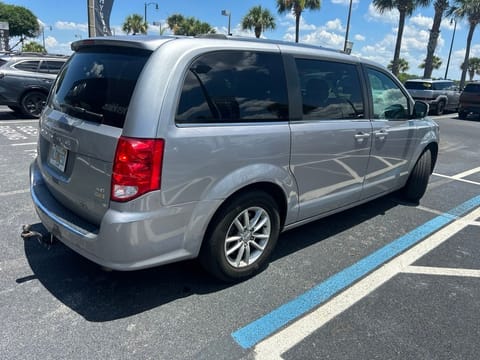 1 image of 2018 Dodge Grand Caravan SXT