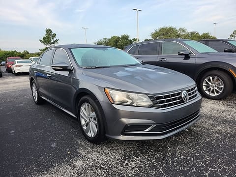 1 image of 2018 Volkswagen Passat 2.0T SE