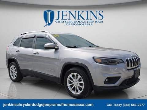 1 image of 2019 Jeep Cherokee Latitude