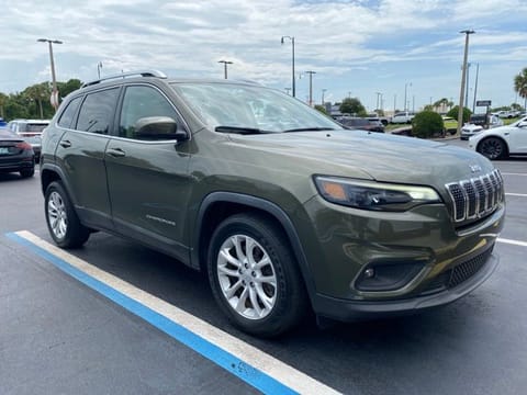 1 image of 2019 Jeep Cherokee Latitude