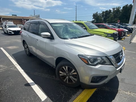 1 image of 2019 Nissan Pathfinder SV