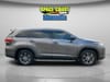 2 thumbnail image of  2019 Toyota Highlander XLE