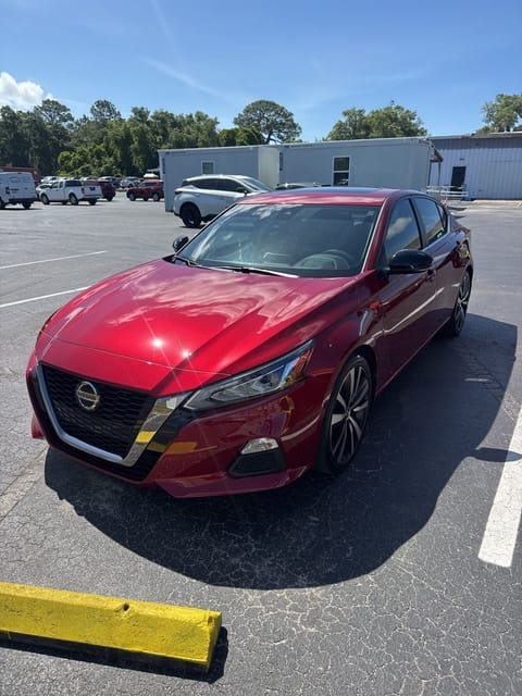 1 image of 2020 Nissan Altima 2.5 SR