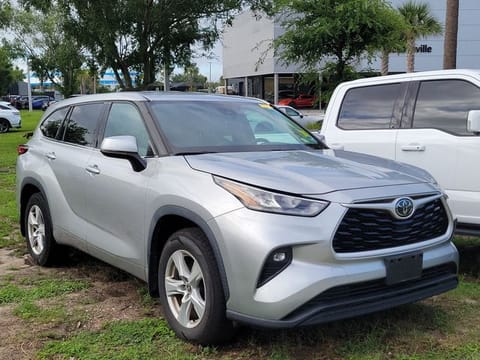 1 image of 2020 Toyota Highlander LE
