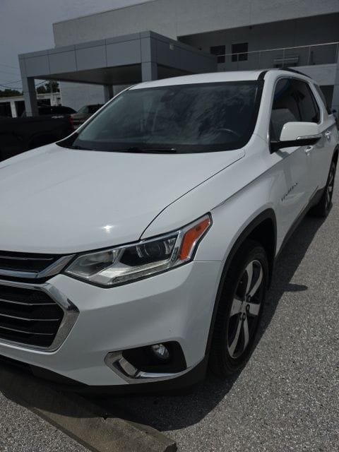 1 image of 2021 Chevrolet Traverse LT Leather