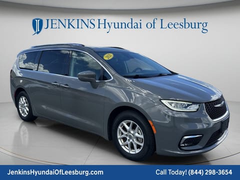 1 image of 2021 Chrysler Pacifica Touring L
