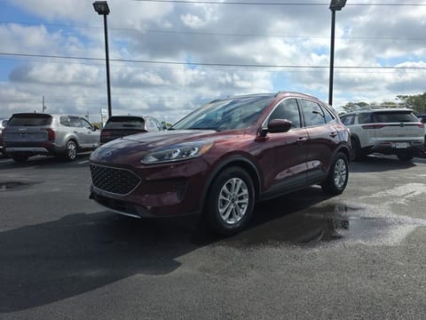 1 image of 2021 Ford Escape SE Hybrid