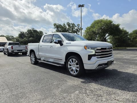 1 image of 2022 Chevrolet Silverado 1500 High Country