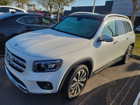 1 image of 2022 Mercedes-Benz GLB GLB 250