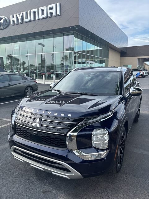 1 image of 2022 Mitsubishi Outlander SEL
